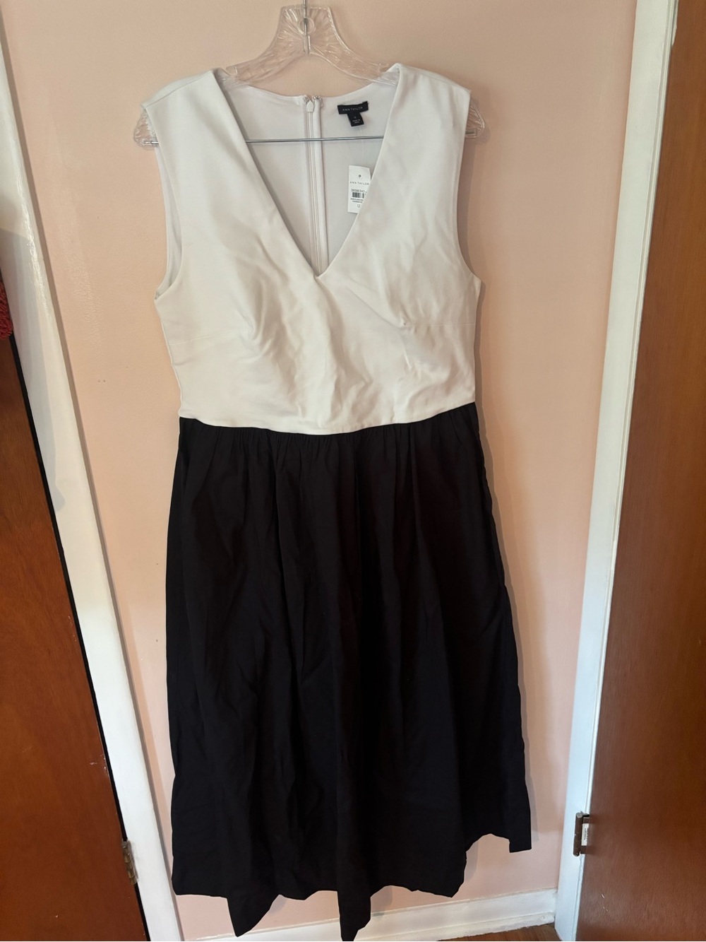 Ann Taylor NWT White Black Colorblock Midi Dress V-Neck Size 12 Minimalist